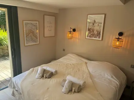 Villa contemporaine vue lac, piscine débordement & spa : photo 25