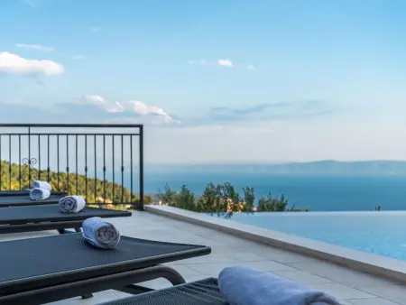 Maison 7 personnes avec piscine privée à Makarska