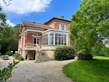 Location appartement à Lusigny sur Barse, Maison avec piscine privative près de Troyes