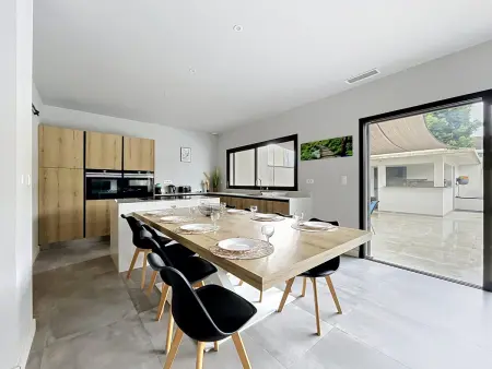 Villa contemporaine 200m² piscine vue Albères : photo 3