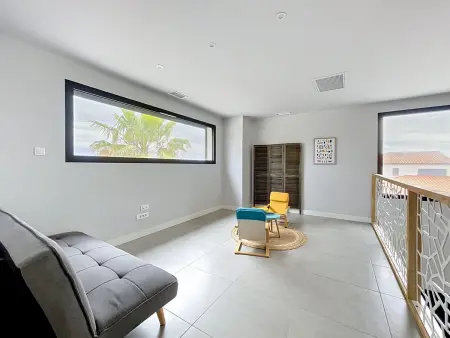 Villa contemporaine 200m² piscine vue Albères : photo 9