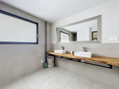 Villa contemporaine 200m² piscine vue Albères : photo 12
