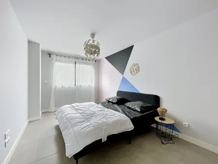 Villa contemporaine 200m² piscine vue Albères : photo 16