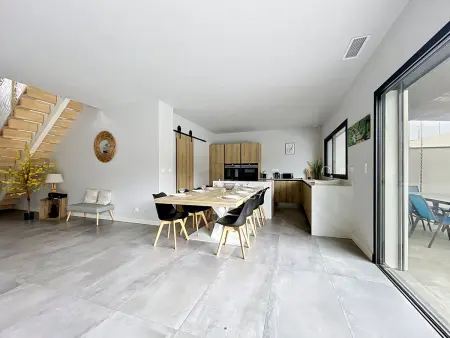 Villa contemporaine 200m² piscine vue Albères : photo 19