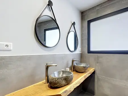 Villa contemporaine 200m² piscine vue Albères : photo 26