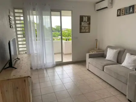 Location appartement à Les Abymes, Studio moderne au bord de la mer à Les Abymes - 24 m²