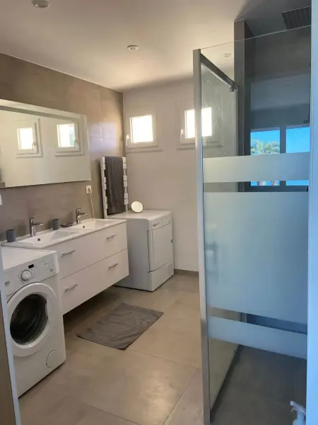 Appartement 56 m² vue mer à Six-Fours-les-Plages, balcon et parking : photo 8