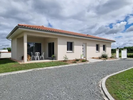 Gîte 4 pers. plain-pied, jardin clos et terrasse à Boisset-lès-Montrond : photo 1