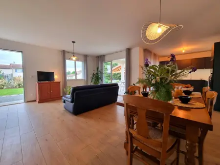 Gîte 4 pers. plain-pied, jardin clos et terrasse à Boisset-lès-Montrond : photo 5