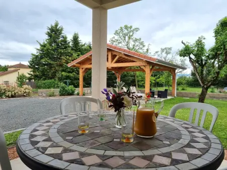 Gîte 4 pers. plain-pied, jardin clos et terrasse à Boisset-lès-Montrond : photo 16