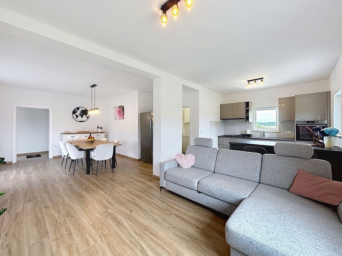 Maison Melani à Žminj : 3 chambres, 3000 m² de terrain - Photo 3