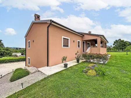 Maison Melani à Žminj : 3 chambres, 3000 m² de terrain
