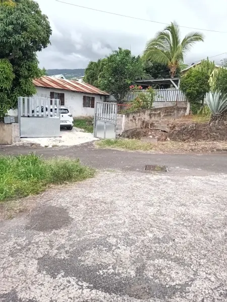 Location maison à Saint Leu, Maison avec terrasse près de Saint-Leu – 100 m² avec jardin