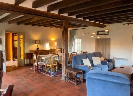 Maison familiale avec grand jardin et cheminée à Coullons : photo 3