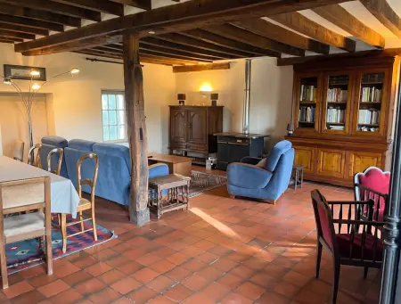 Maison familiale avec grand jardin et cheminée à Coullons : photo 11