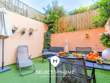 Studio avec terrasse généreuse au cœur du Lavandou : photo 1