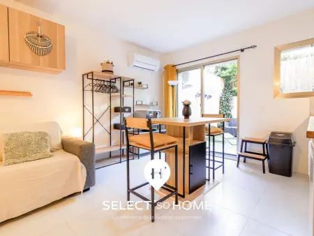 Studio avec terrasse généreuse au cœur du Lavandou : photo 3