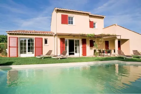 Location villa à Saint Saturnin lès Apt, Villa de luxe avec piscine dans le Luberon pour 10