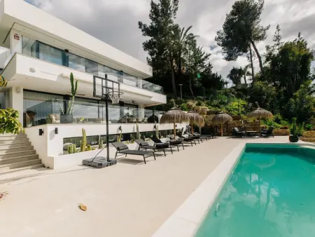 Villa moderne Marbella, piscine chauffée, vue panoramique mer