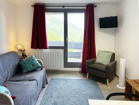 Studio station Les Orres, skis aux pieds, vue vallée : photo 1