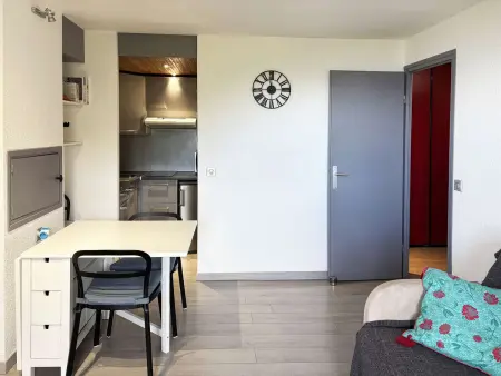 Studio station Les Orres, skis aux pieds, vue vallée : photo 2