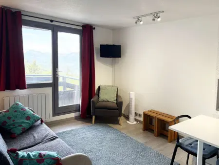 Studio station Les Orres, skis aux pieds, vue vallée : photo 3