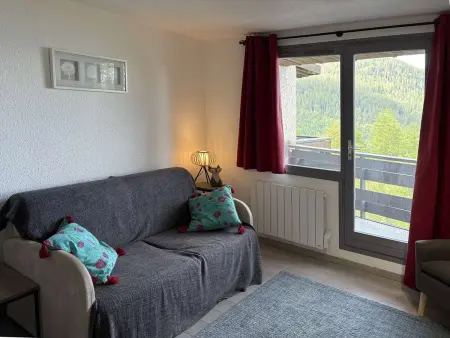 Studio station Les Orres, skis aux pieds, vue vallée : photo 4