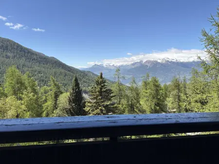 Studio station Les Orres, skis aux pieds, vue vallée : photo 9