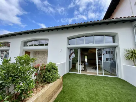 Appartement mitoyen rénové au centre de Louhossoa