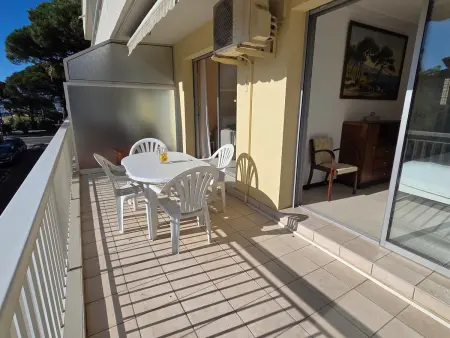 Appartement 2 pièces climatisé, terrasse vue mer à Sainte-Maxime : photo 2
