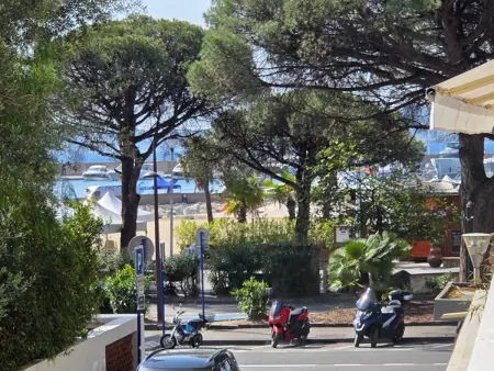 Appartement 2 pièces climatisé, terrasse vue mer à Sainte-Maxime : photo 3