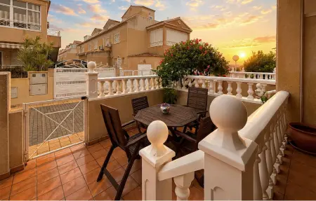 Appartement 2 chambres, 82 m², vue panoramique à Torrevieja : photo 1