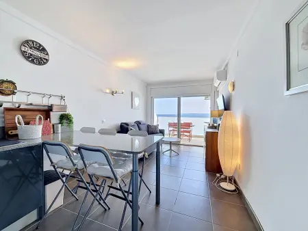 Appartement 44 m² terrasse à Roses, 2 min de la plage : photo 2