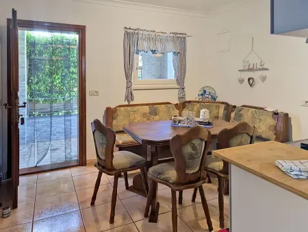 Bungalow Srećko avec terrasse couverte à Umag : photo 2