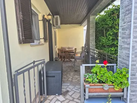 Bungalow Srećko avec terrasse couverte à Umag : photo 5