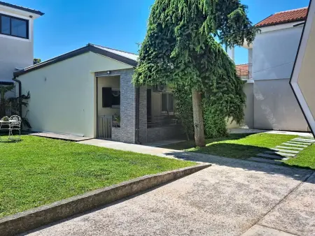 Bungalow Srećko avec terrasse couverte à Umag : photo 6