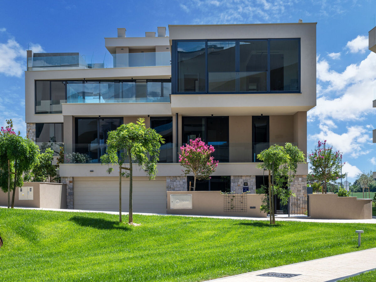 Petram Villa with Rooftop Pool – Umag - Photo 3
