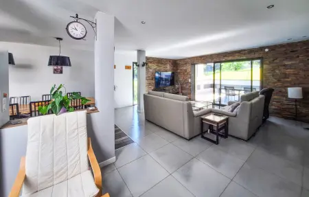 Maison 4 chambres avec jardin de 900m² à Bassens : photo 3