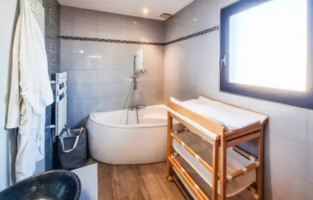 Maison 4 chambres avec jardin de 900m² à Bassens : photo 17