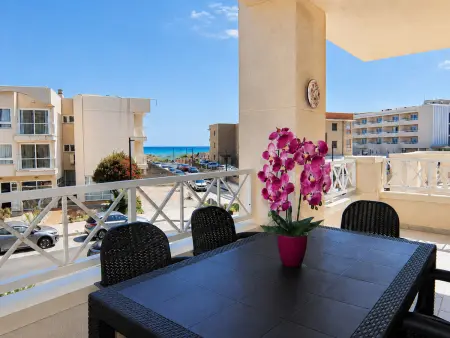 Appartement 150 m plage avec terrasse vue mer : photo 3