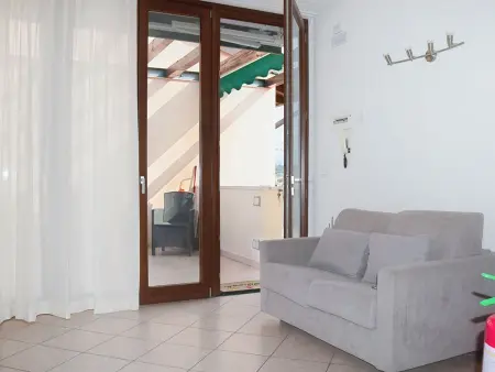 Paiari – Appartement 70 m² vue lac à Lazise : photo 8