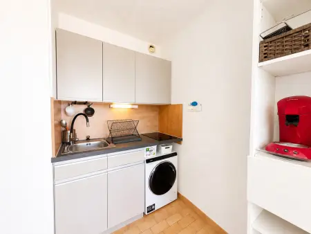 Studio cabine 25m² face plage à Sète, parking : photo 3