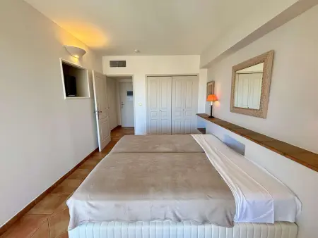 Appartement climatisé Golf & Piscine à Saint-Cyr-sur-Mer : photo 8