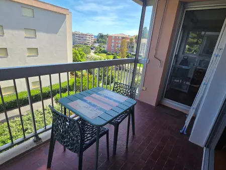 Studio climatisé avec balcon sud à Sainte-Maxime : photo 1