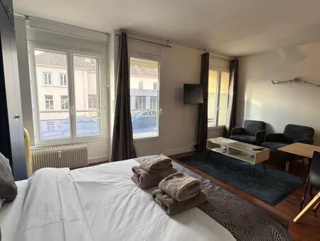 Type 1 avec balcon vue montagne à Aix-les-Bains : photo 7