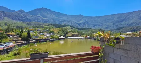 Appartement vue lac et montagne avec terrasse à Cilaos : photo 9