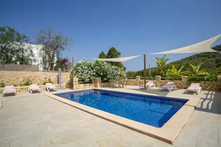 Location villa à Sant Josep de sa Talaia, Villa paisible avec piscine à Cala Vadella