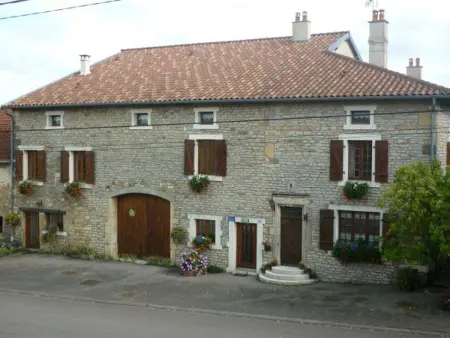 Gîte 4 pers. Aingeville avec jardin et terrasse couverte : photo 10