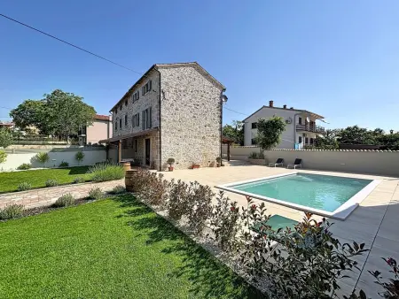 Maison Dariocchi à Kaštelir, piscine privée : photo 1