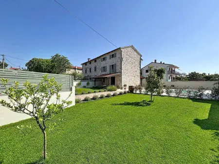 Maison Dariocchi à Kaštelir, piscine privée : photo 2
